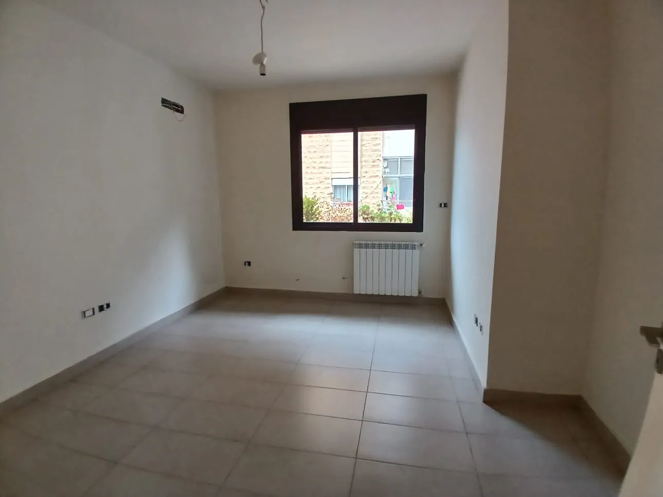 Spacious Apartment for Sale In Mazraat Yachouh — الصورة 6