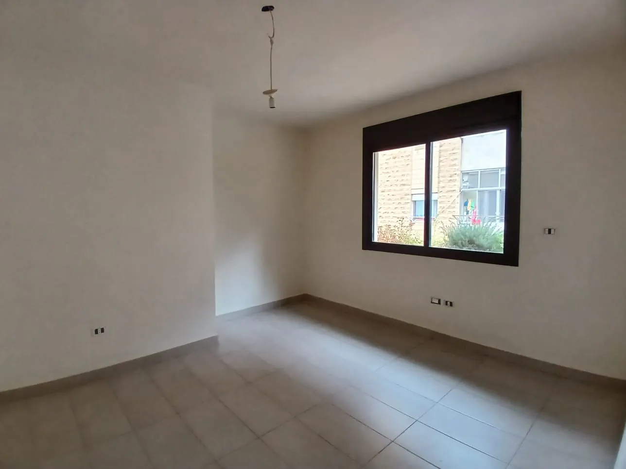 Spacious Apartment for Sale In Mazraat Yachouh — الصورة 8