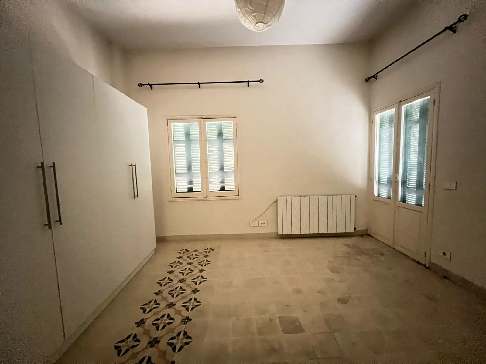 High Ceiling Vintage Apartment with Terrace for Rent In Achrafieh — الصورة 7