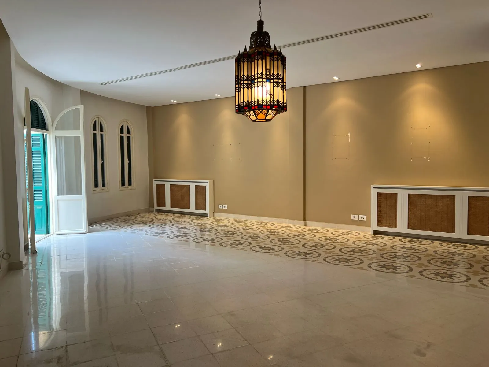 High Ceiling Vintage Apartment for Rent In Achrafieh — photo 2