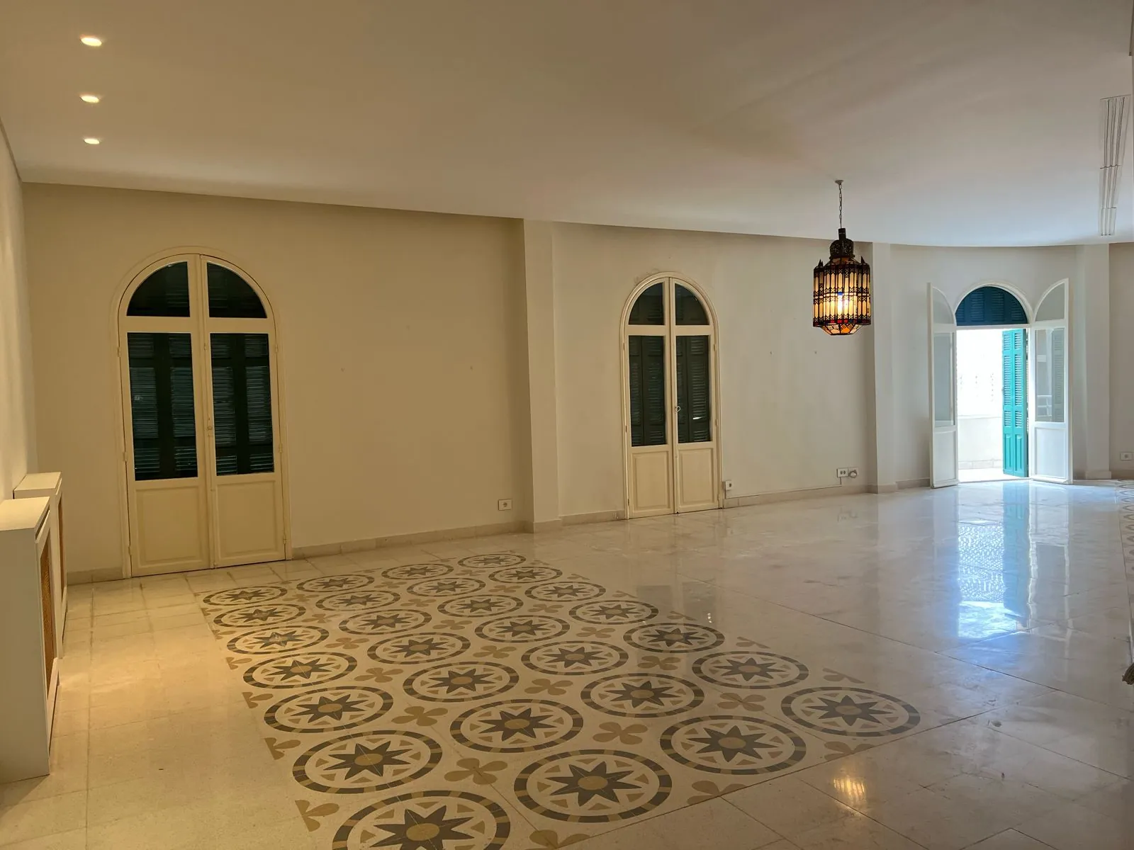 High Ceiling Vintage Apartment for Rent In Achrafieh — photo 4