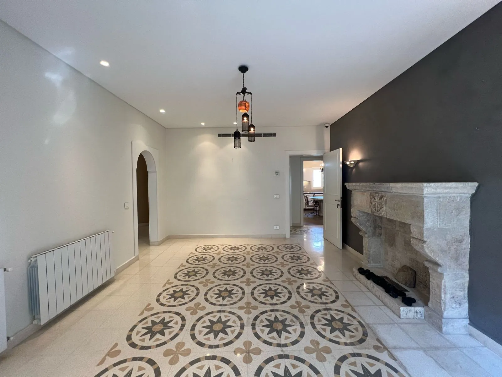 High Ceiling Vintage Apartment for Rent In Achrafieh — photo 6