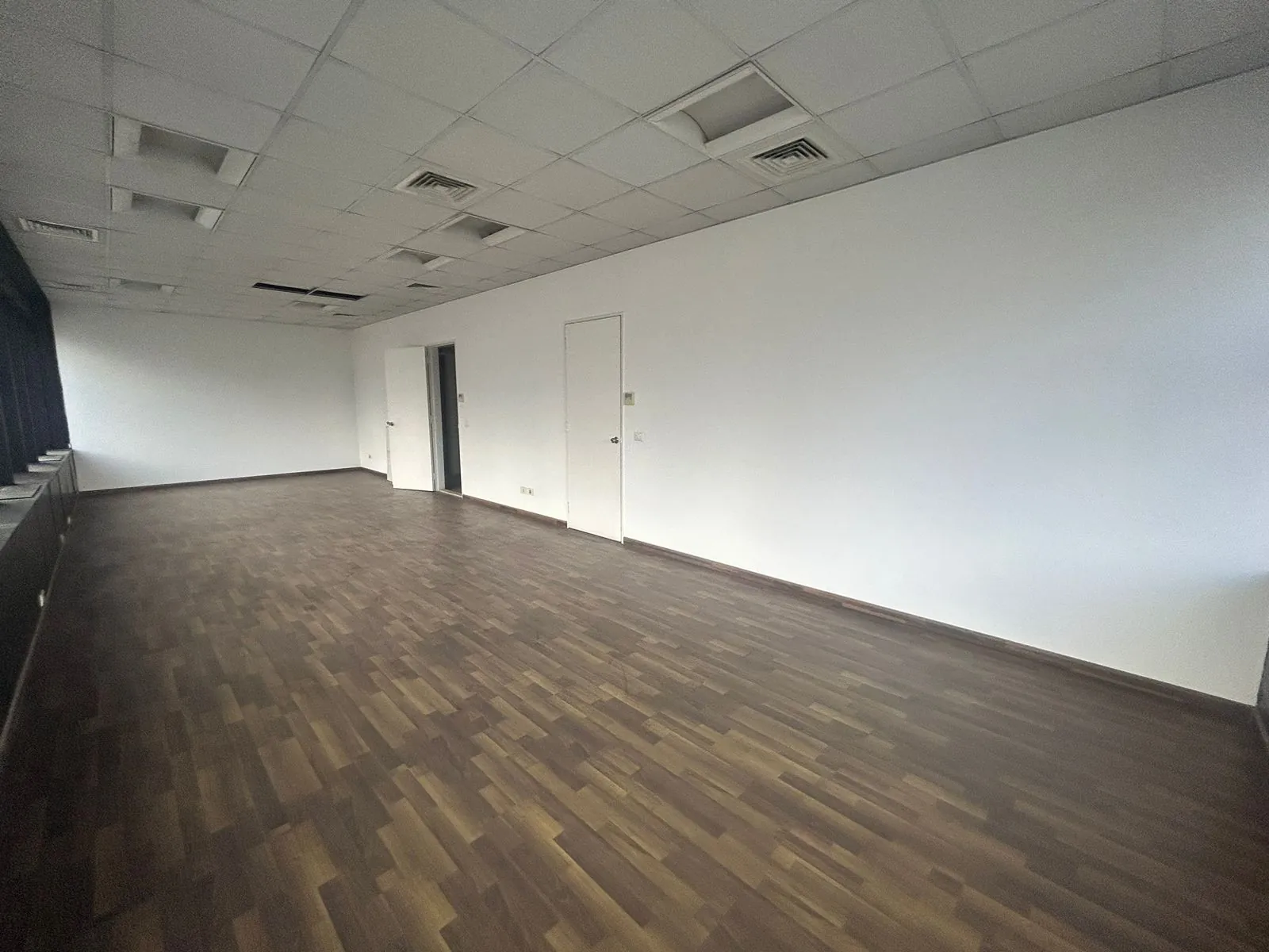 160 SQM Office for Rent in Hamra, Ras Beirut — الصورة 2