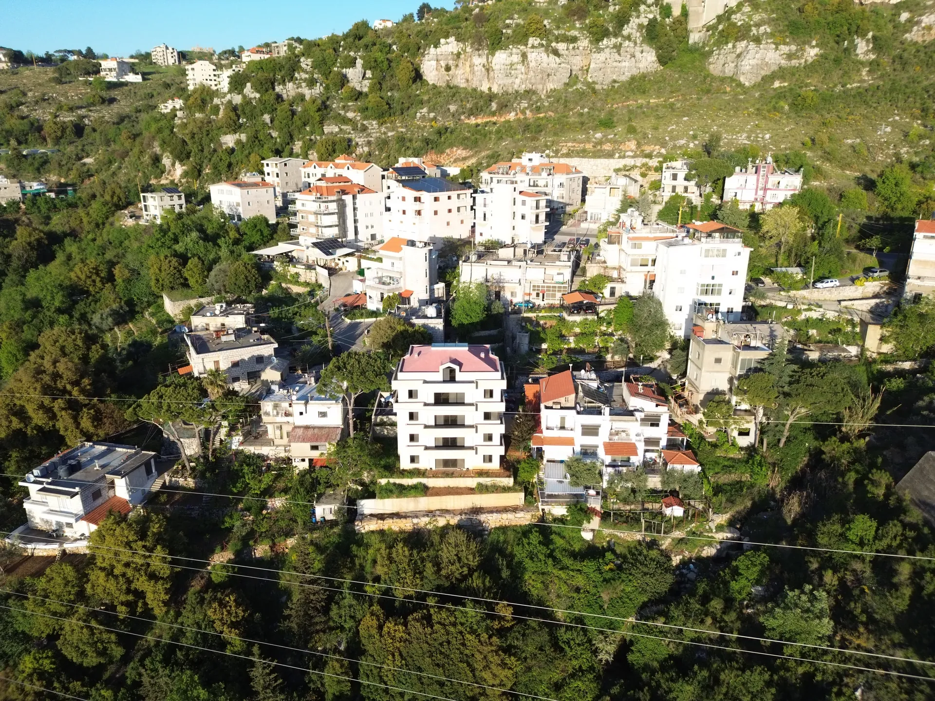 A High-End Well Constructed Building For Sale In Bikfaya — الصورة 2