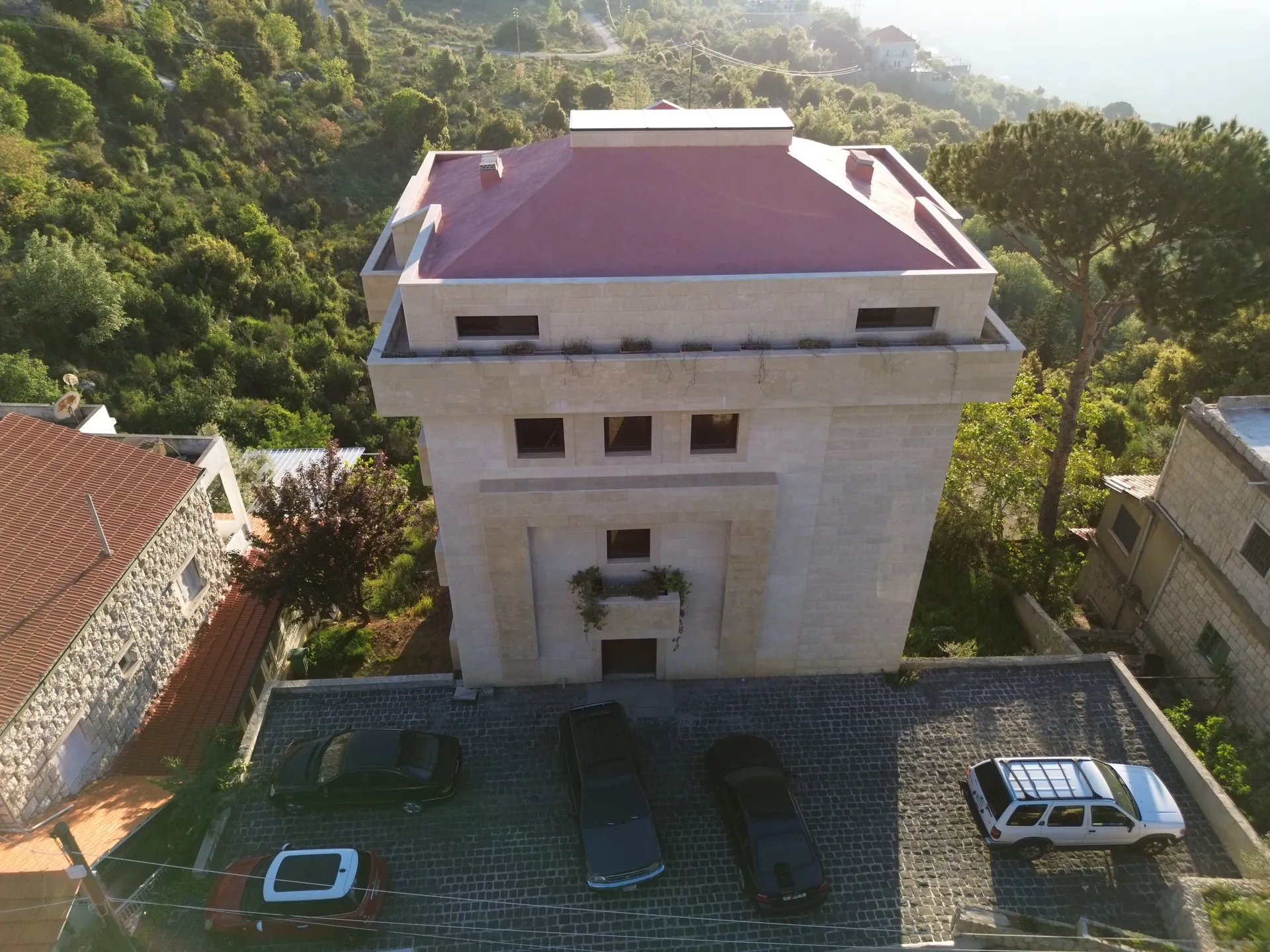 A High-End Well Constructed Building For Sale In Bikfaya — الصورة 6