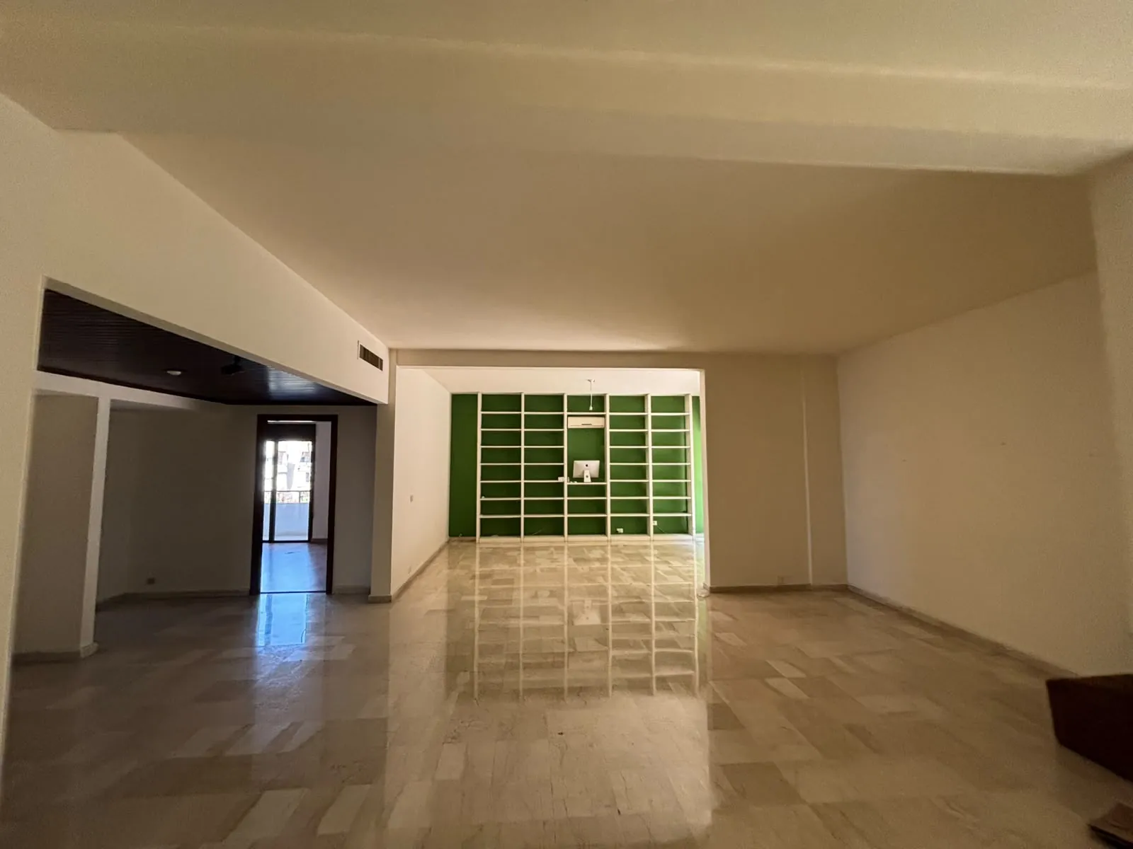 A Spacious Apartment With Terrace for Rent In Naccache — الصورة 2