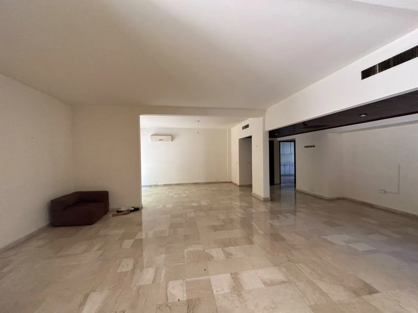 A Spacious Apartment With Terrace for Rent In Naccache — الصورة 4