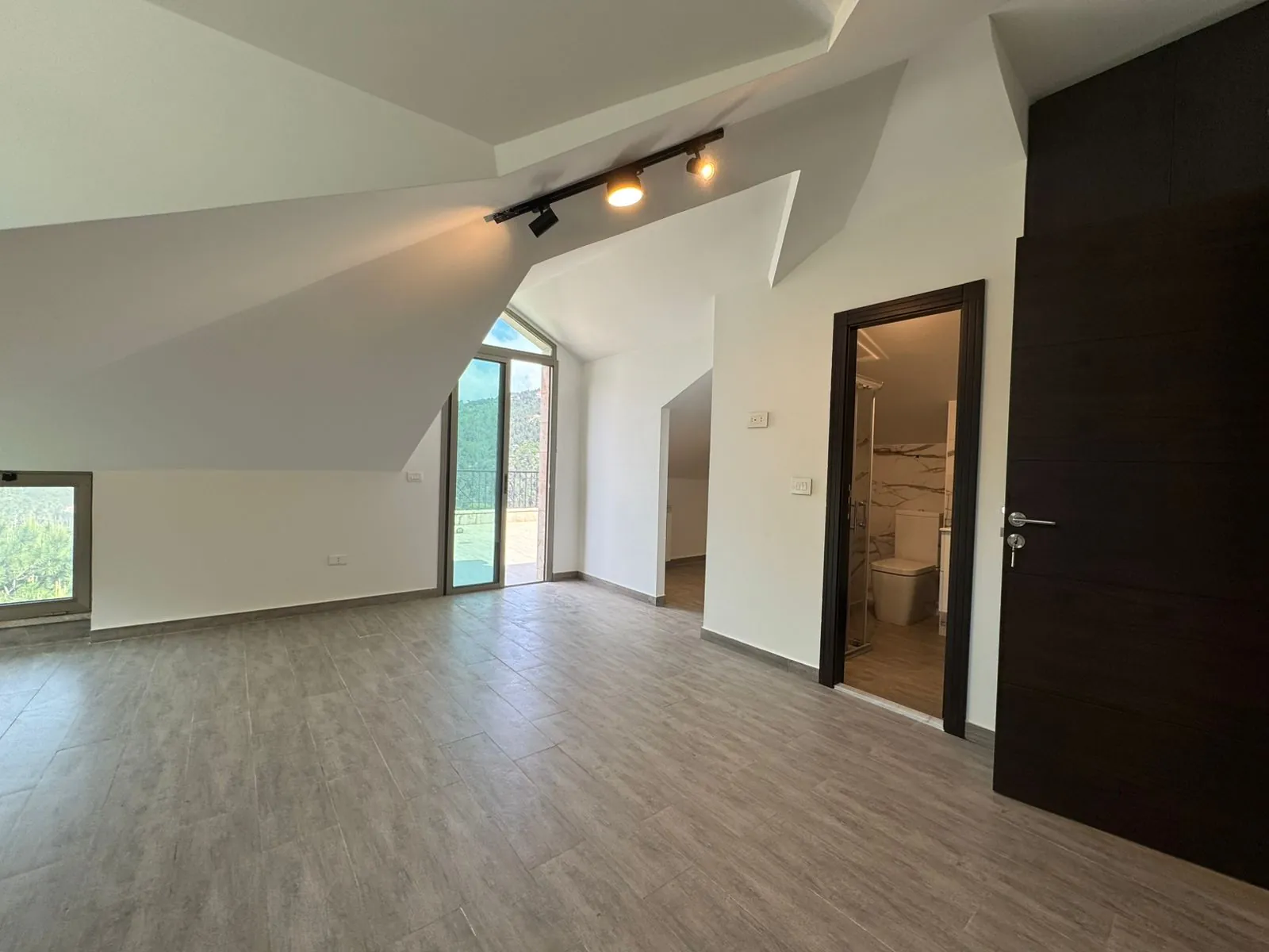 Luxurious High-End Duplex with Mountain View For Sale in Baabdat — الصورة 10