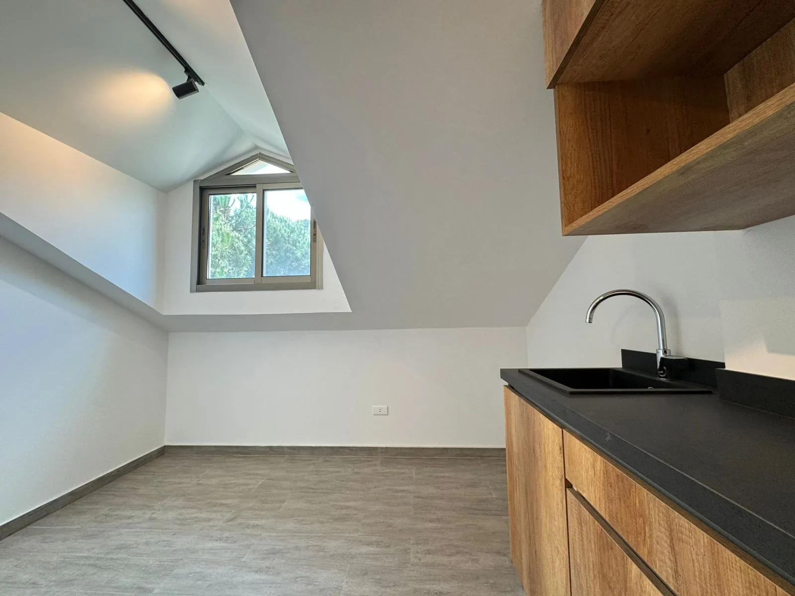 Luxurious High-End Duplex with Mountain View For Sale in Baabdat — الصورة 9