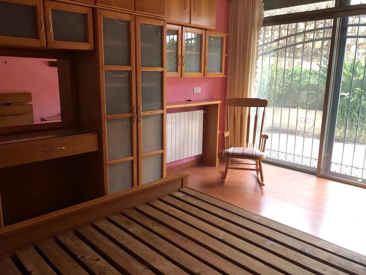 Fully Furnished Decorated Apartment With Terrace for Rent in Beit Meri — الصورة 4