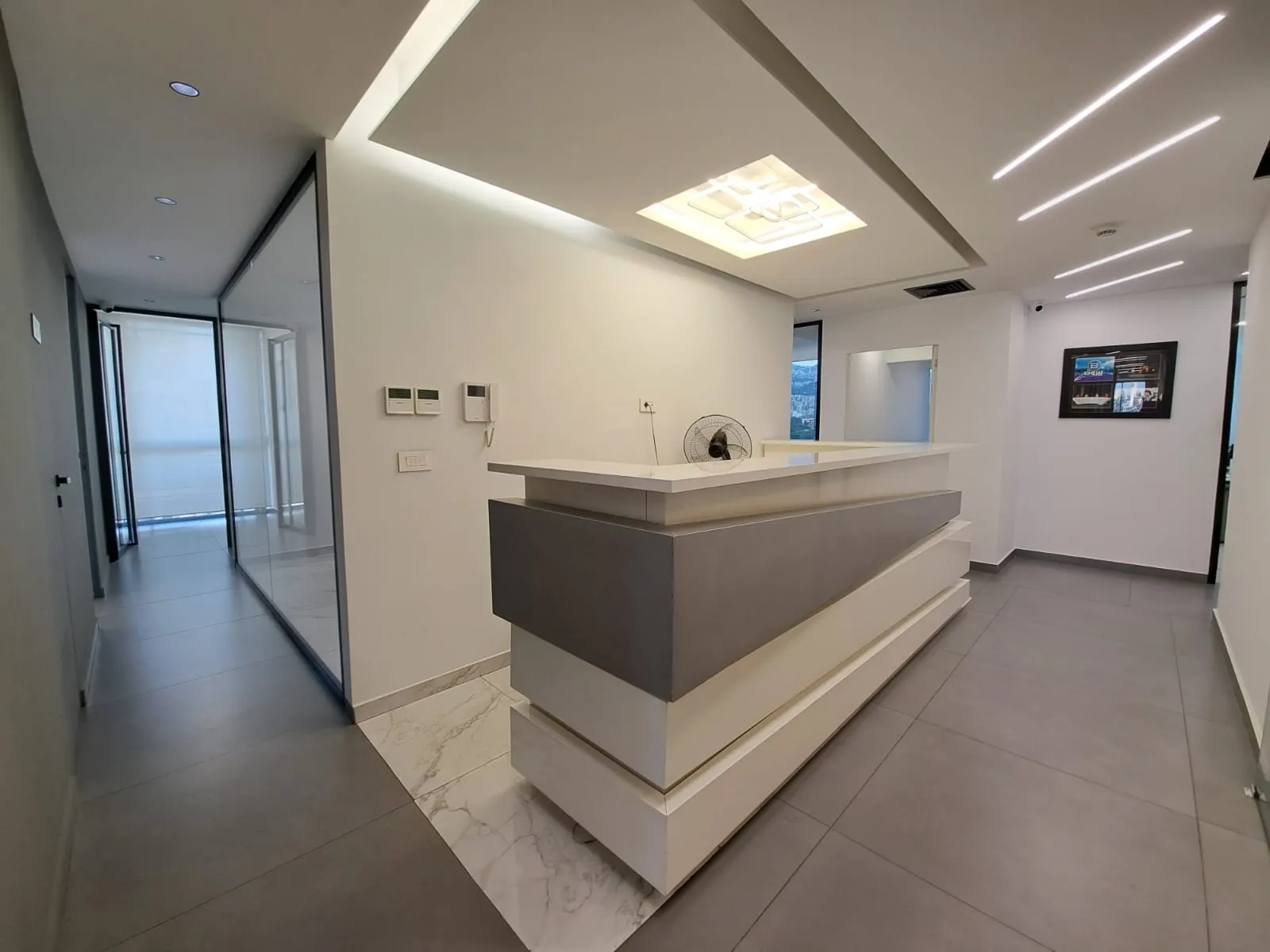 Spacious Decorated Office For Rent In A High-End Tower In Sin Fil - 24/7 Elct — photo 10