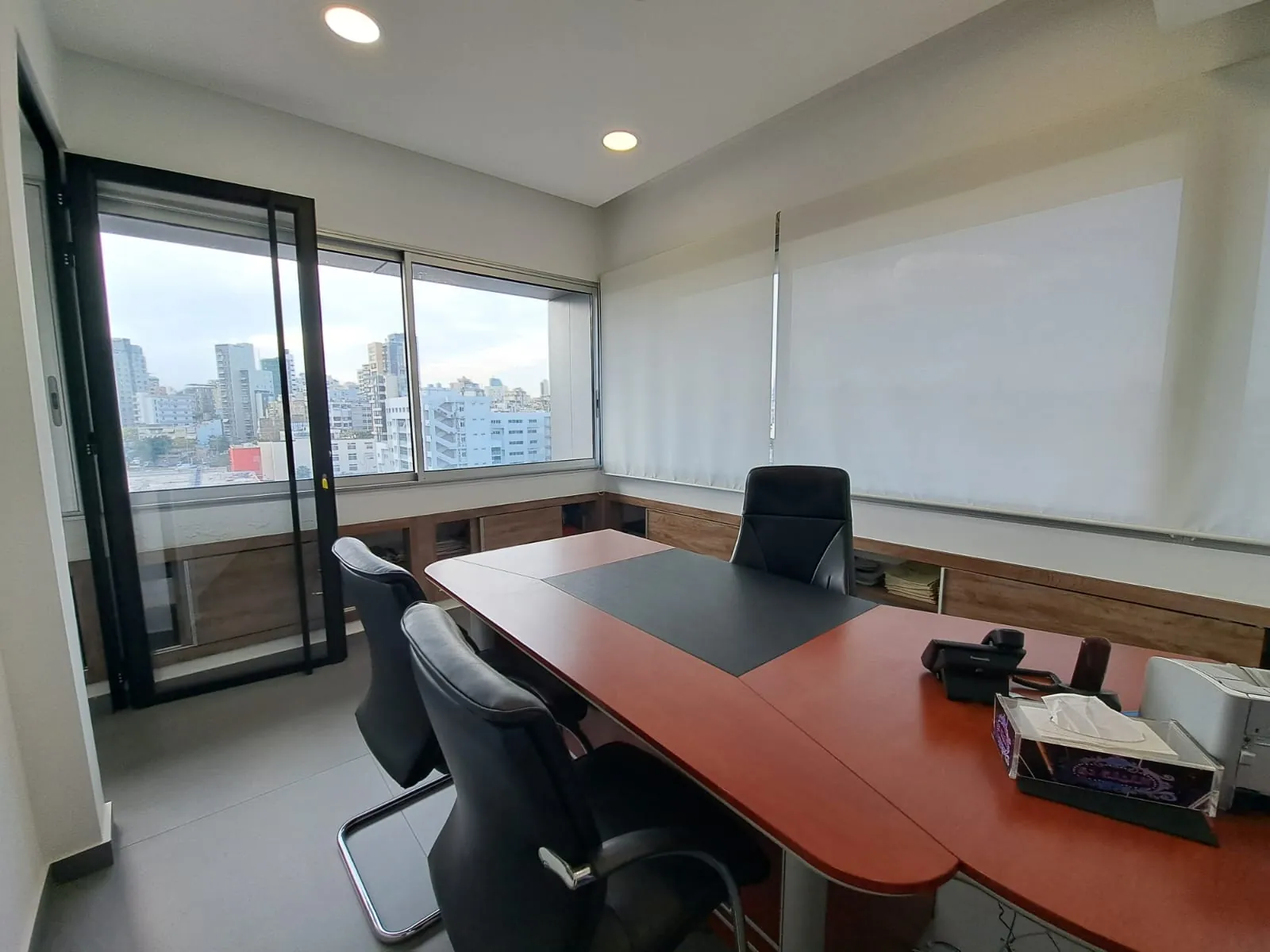 Spacious Decorated Office For Rent In A High-End Tower In Sin Fil - 24/7 Elct — photo 3