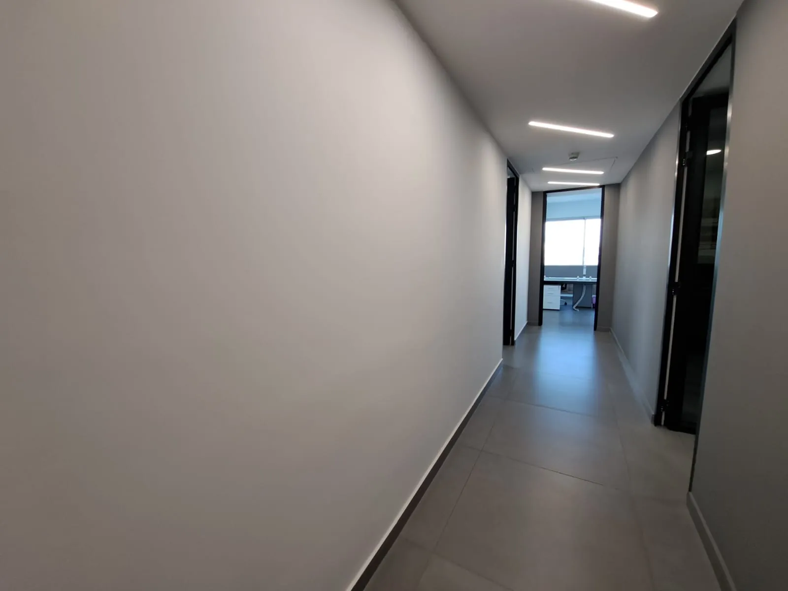 Spacious Decorated Office For Rent In A High-End Tower In Sin Fil - 24/7 Elct — photo 8