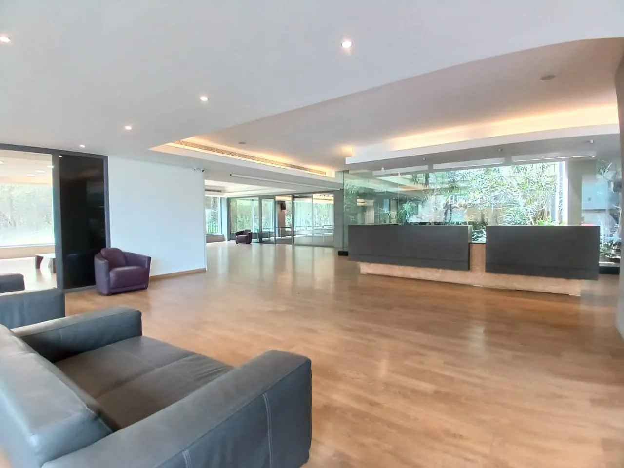 A High-End 500sqm Office for Rent In A Commercial Center In Horsh Tabet