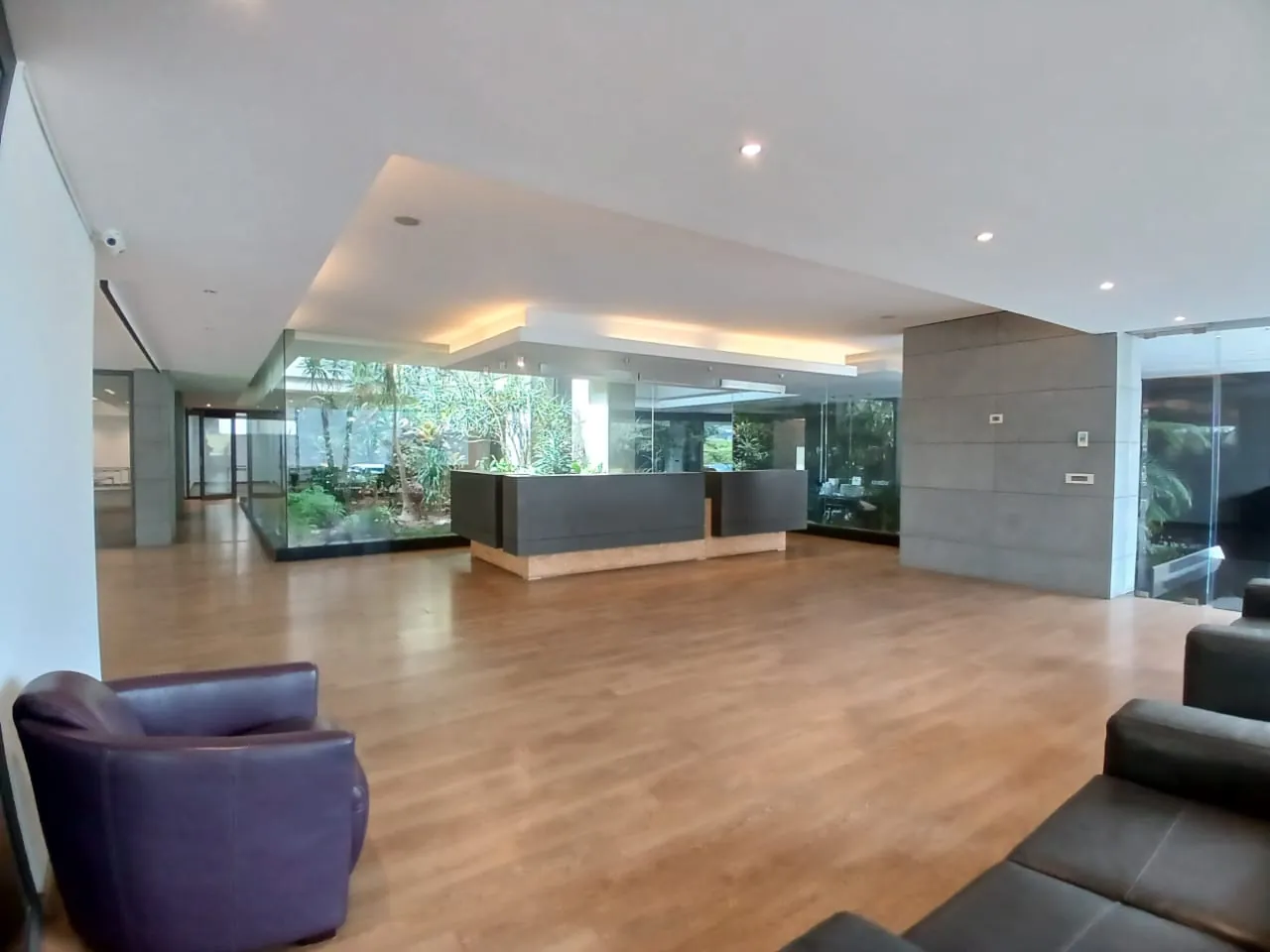 A High-End 500sqm Office for Rent In A Commercial Center In Horsh Tabet — الصورة 2
