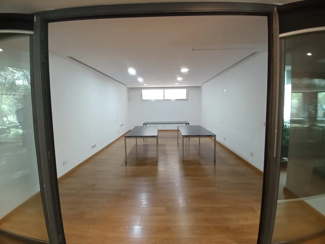 A High-End 500sqm Office for Rent In A Commercial Center In Horsh Tabet — الصورة 4