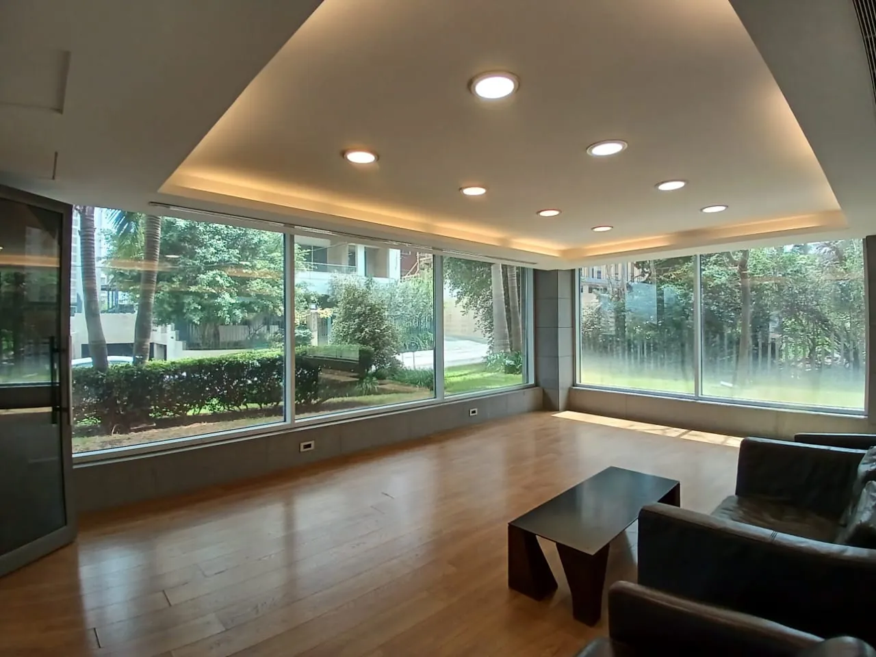 A High-End 500sqm Office for Rent In A Commercial Center In Horsh Tabet — الصورة 6