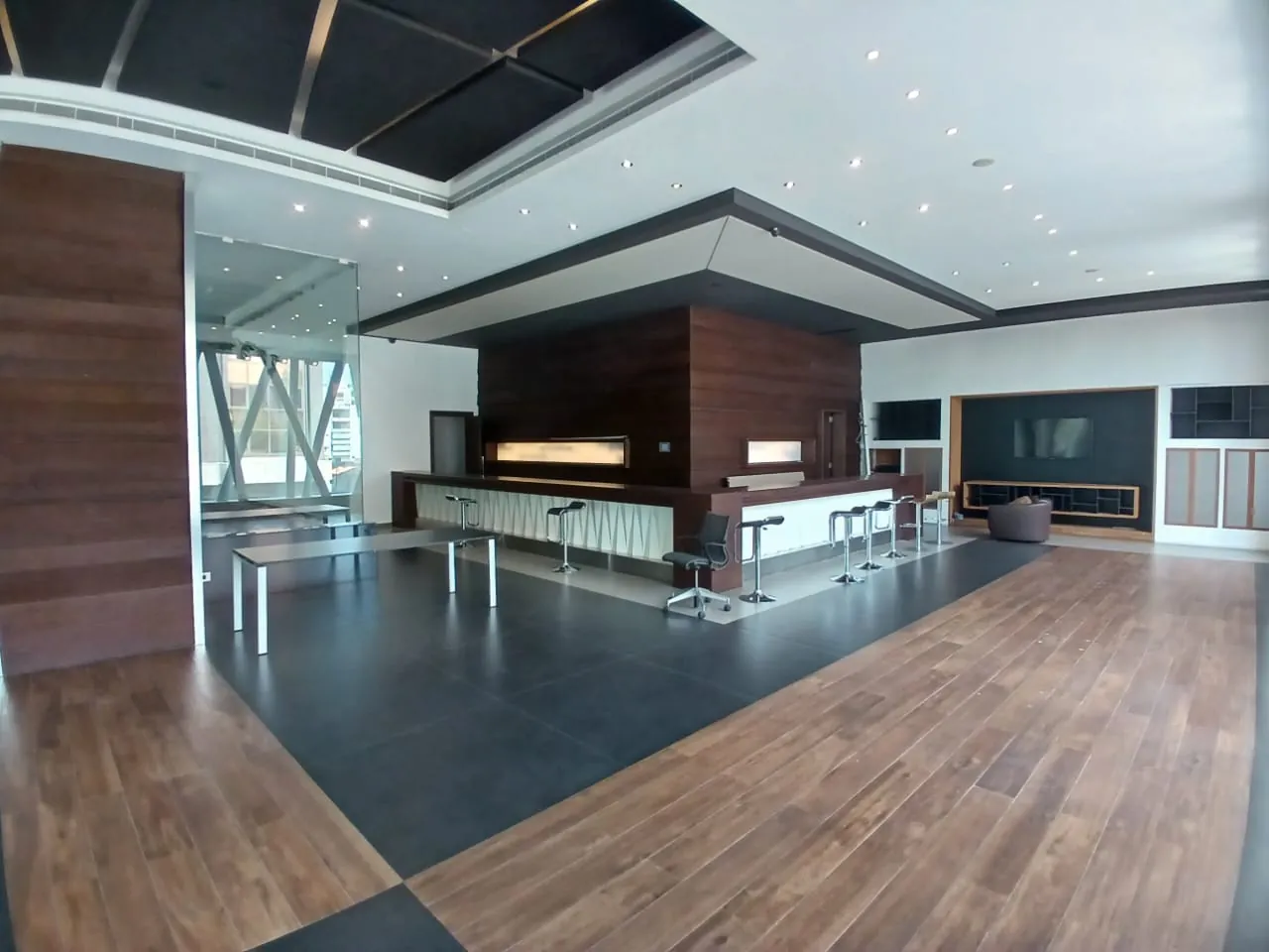 A Luxurious Spacious Lounge for Rent In Horsh Tabet — الصورة 2