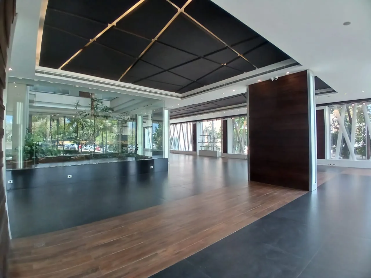 A Luxurious Spacious Lounge for Rent In Horsh Tabet — الصورة 5