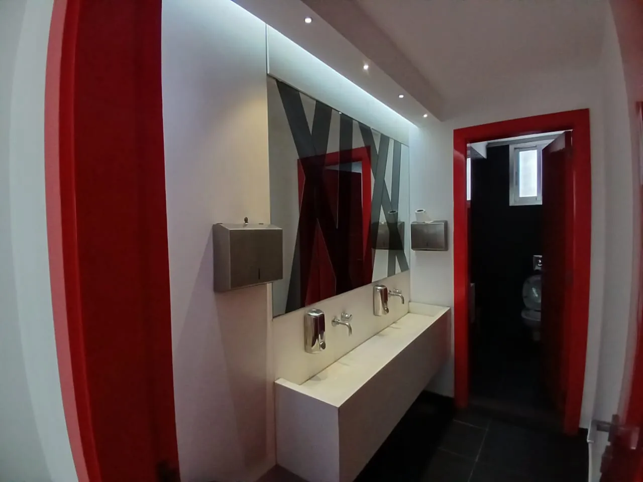 A Luxurious Spacious Lounge for Rent In Horsh Tabet — الصورة 6
