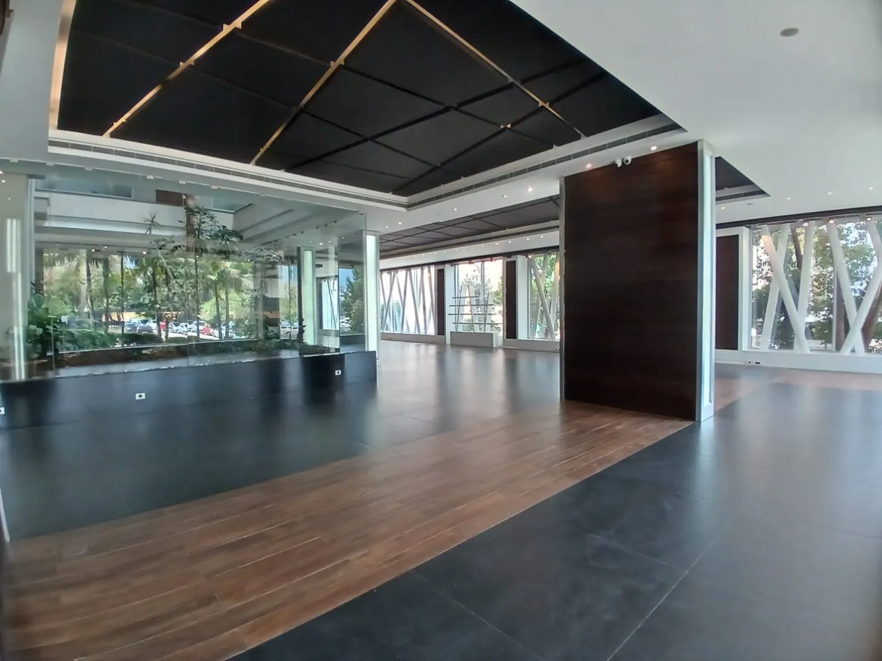 A Luxurious Spacious Lounge for Rent In Horsh Tabet — الصورة 9