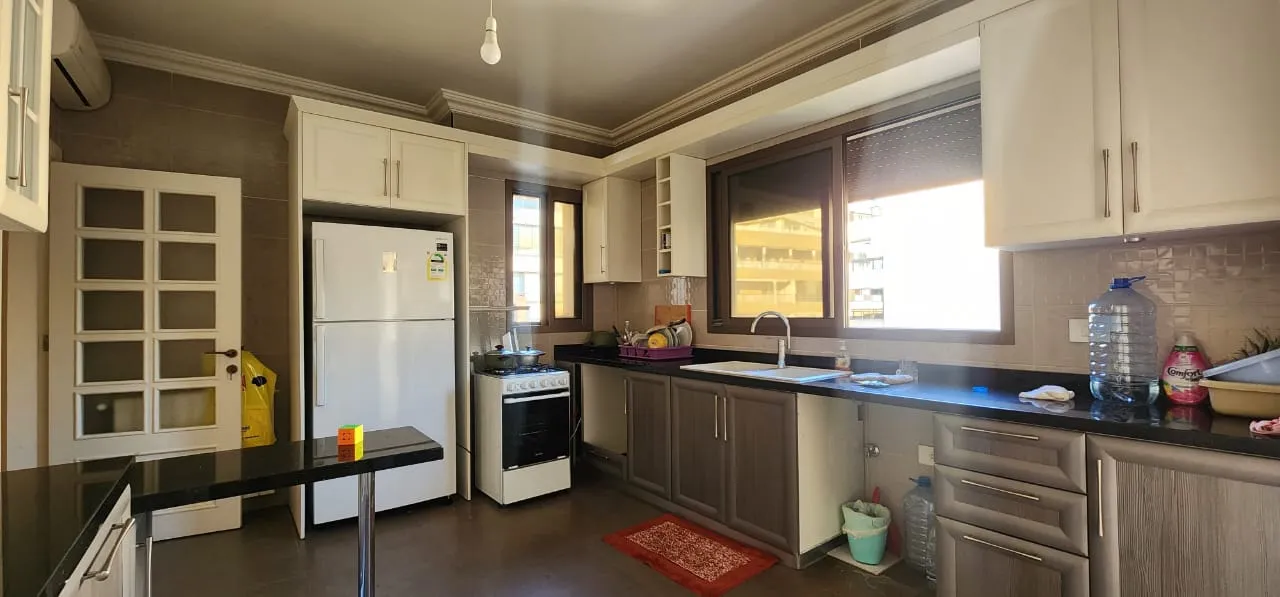 Semi-Furnished 3-Master Bedroom Apartment For Rent In Mar Takla — الصورة 2