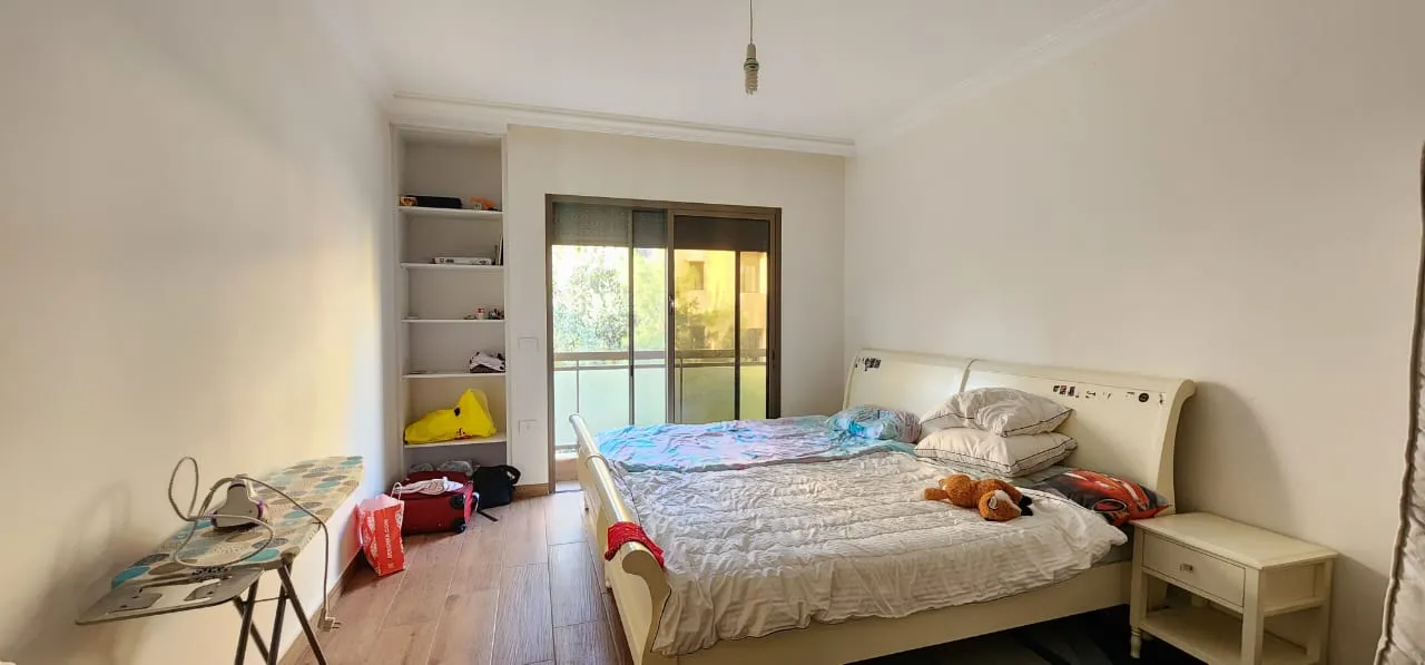 Semi-Furnished 3-Master Bedroom Apartment For Rent In Mar Takla — الصورة 3