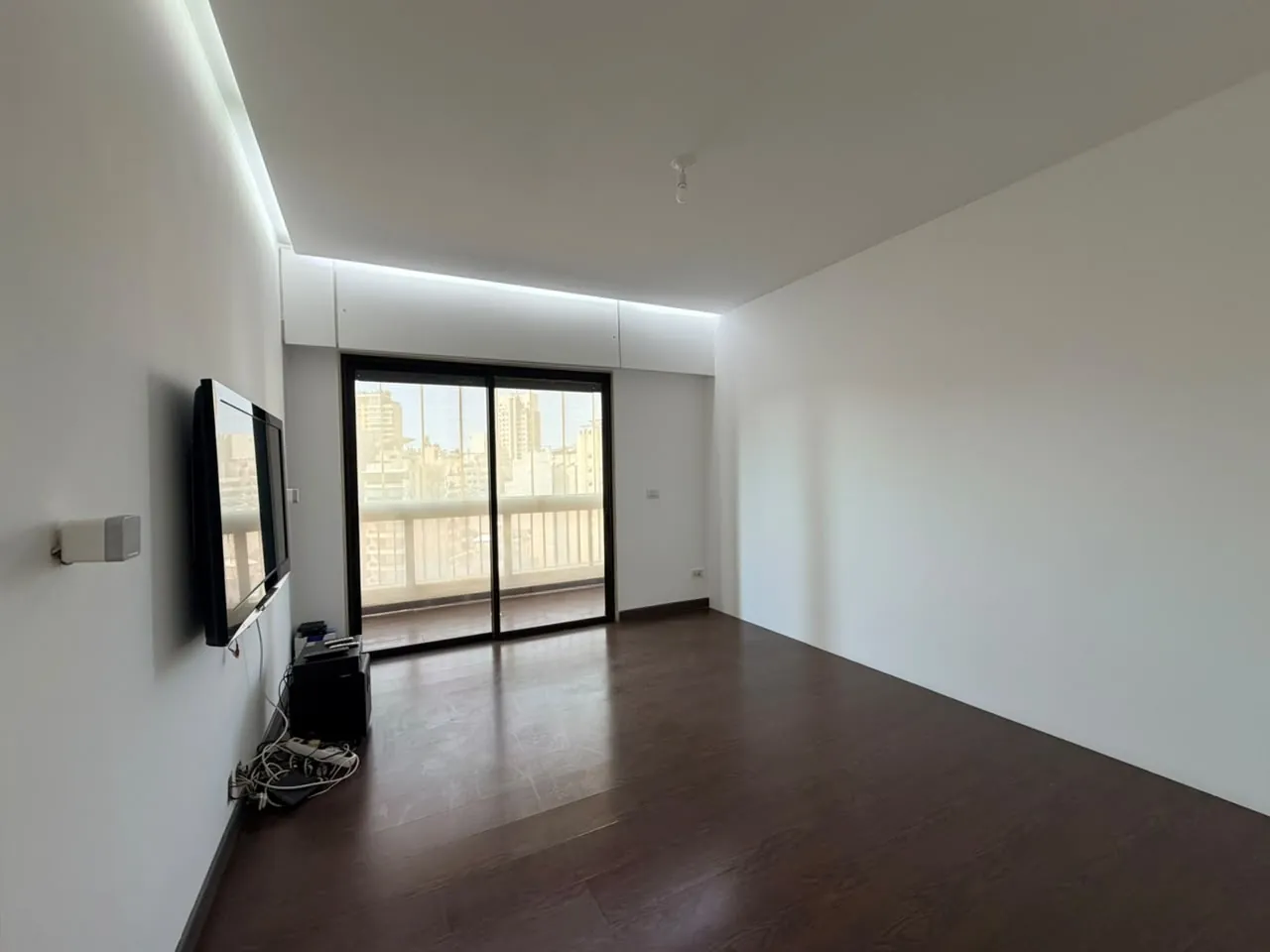 3-Bedroom Apartment for Sale In Achrafieh, Sodeco — الصورة 6