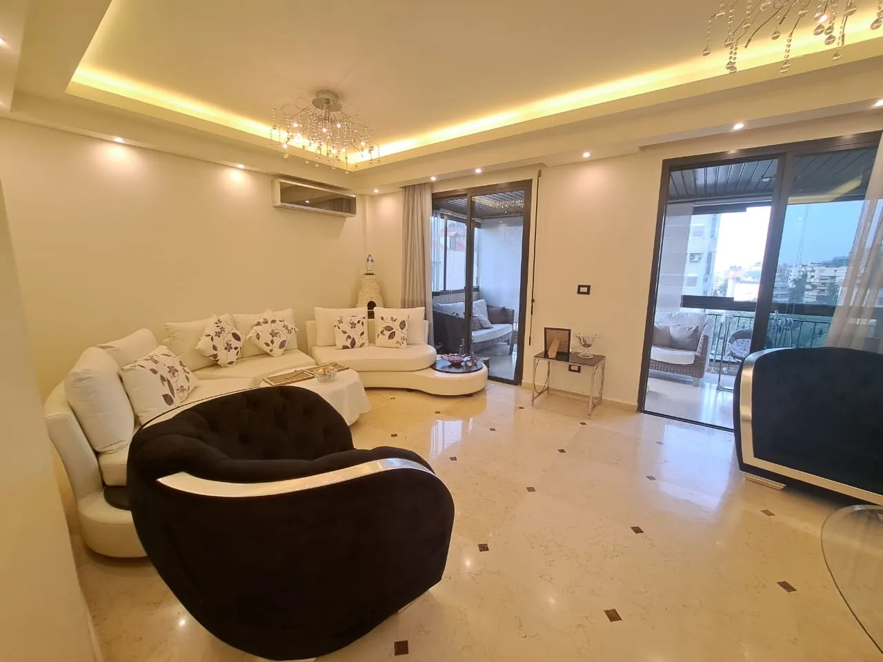 Well-Decorated Apartment For Sale in A Prime Location In Naccache — الصورة 10