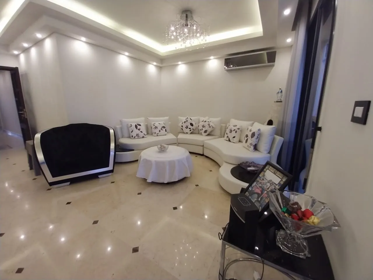 Well-Decorated Apartment For Sale in A Prime Location In Naccache — الصورة 4
