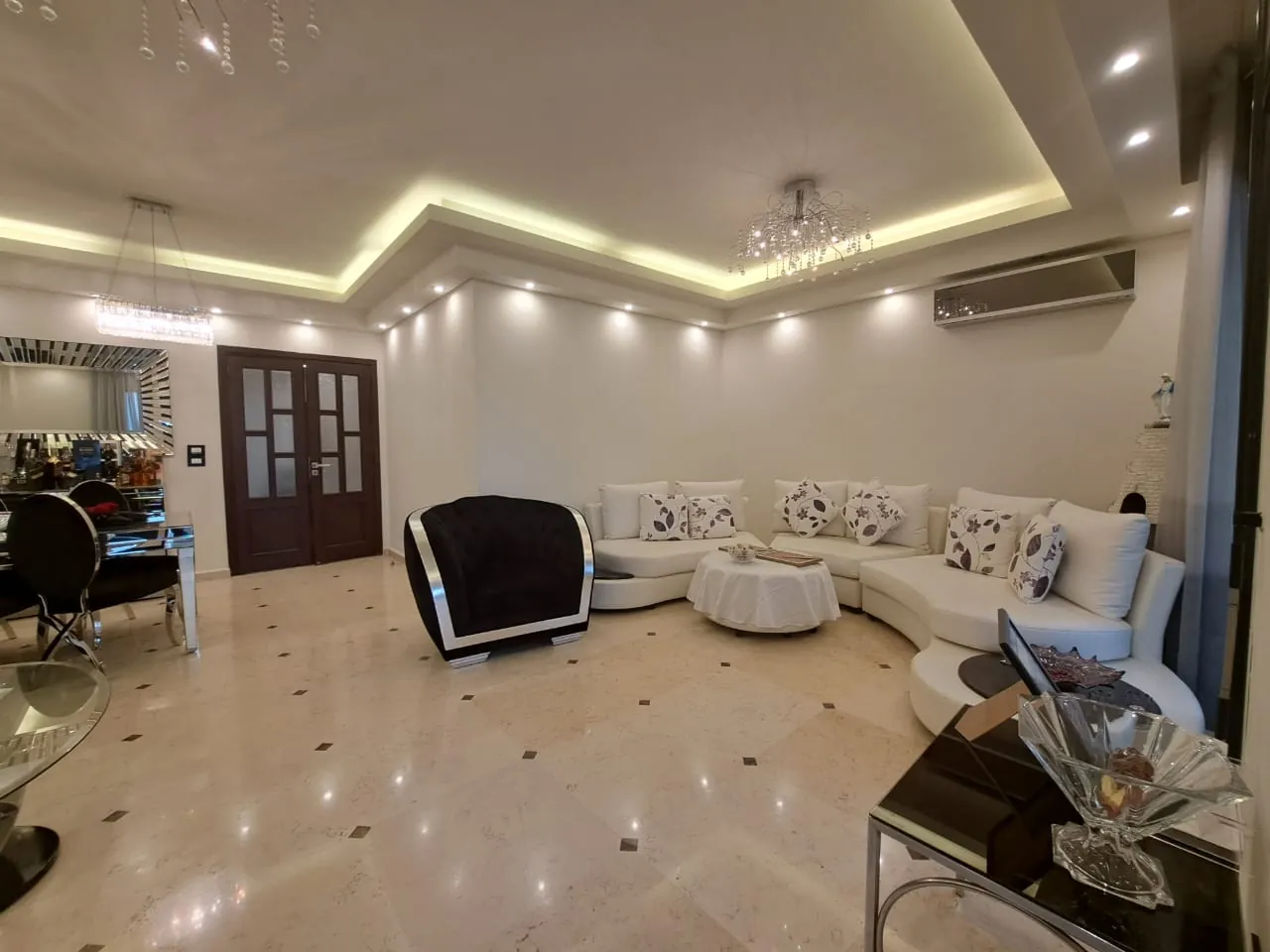 Well-Decorated Apartment For Sale in A Prime Location In Naccache — الصورة 8