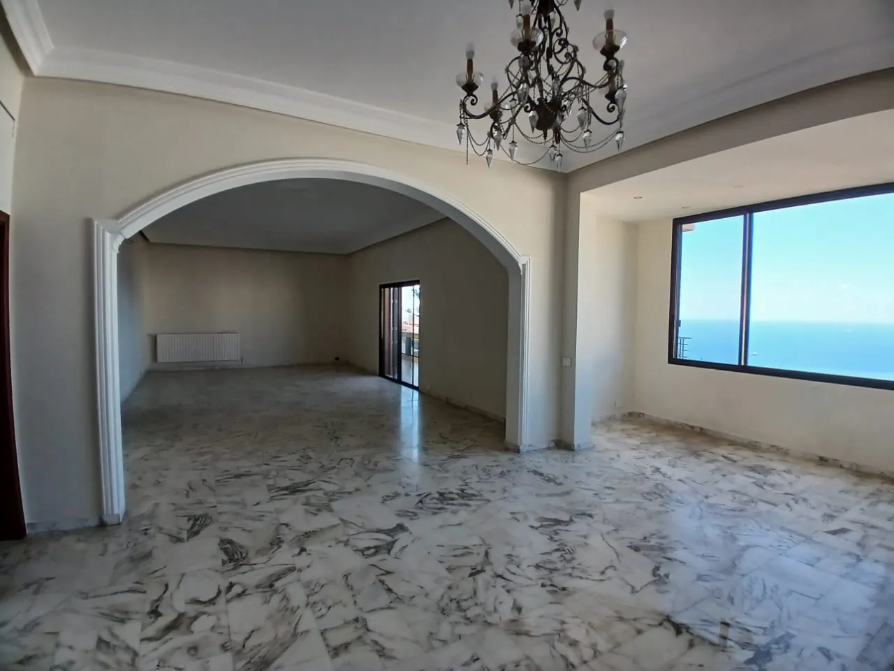 Spacious Furnished Apartment with Panoramic View For Rent in Biyada — الصورة 10