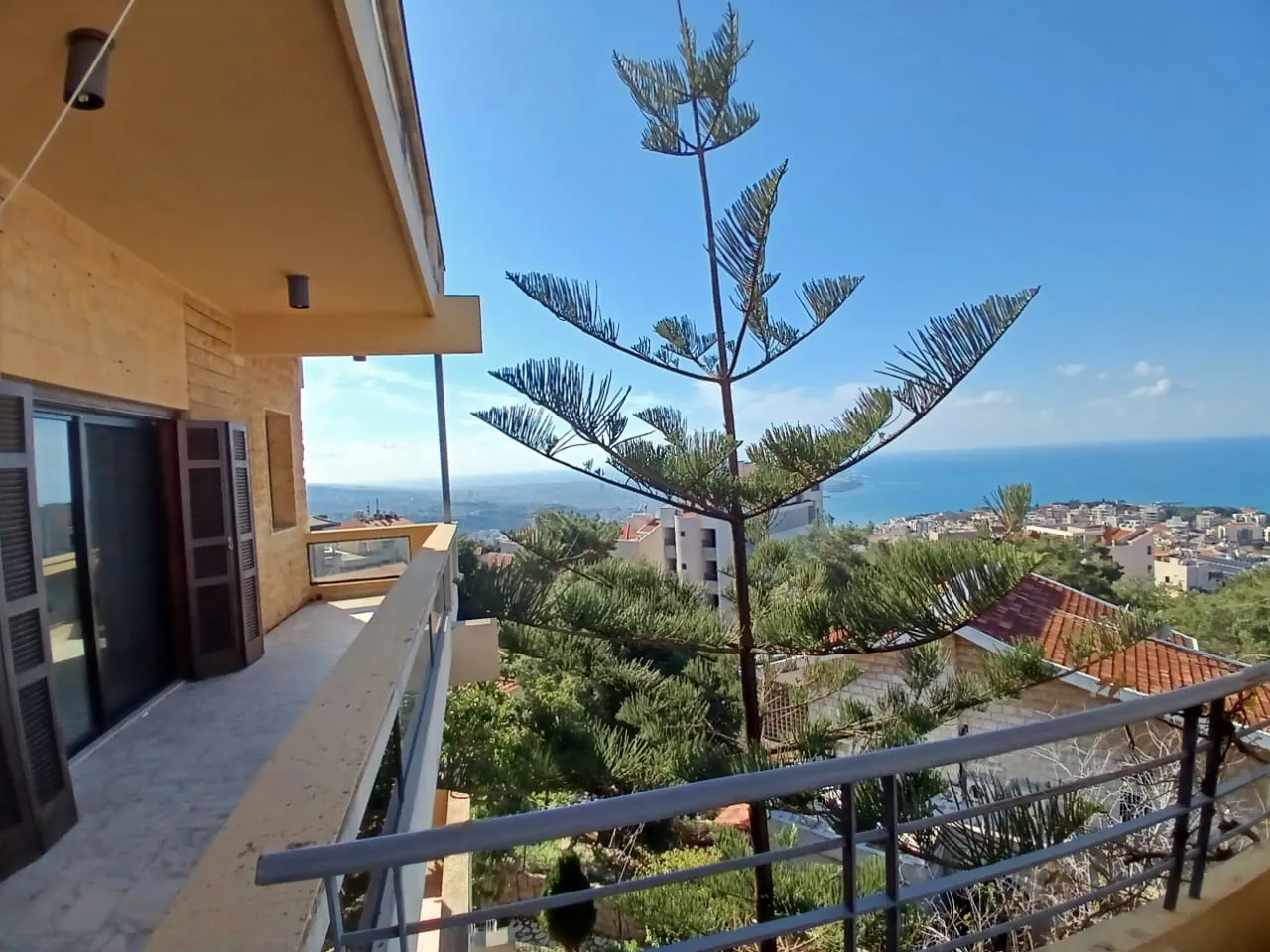 Spacious Furnished Apartment with Panoramic View For Rent in Biyada — الصورة 3
