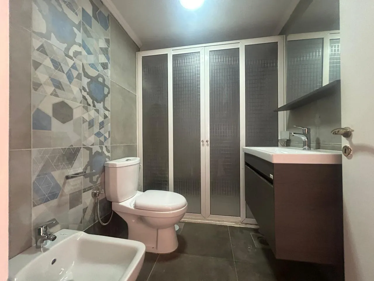 Renovated 3-Bedroom Apartment for Rent In Badaro — الصورة 10