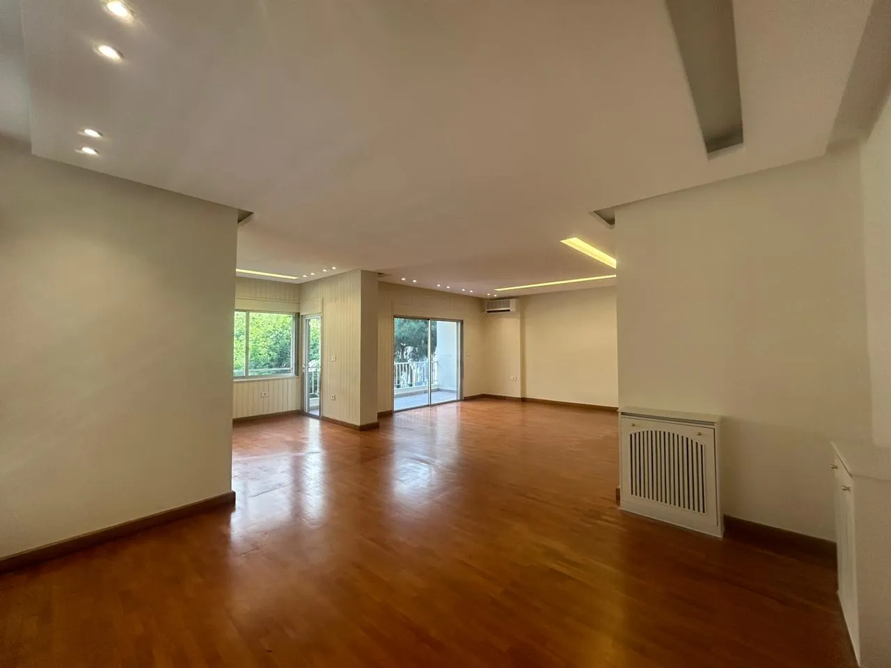 Renovated 3-Bedroom Apartment for Rent In Badaro — الصورة 2
