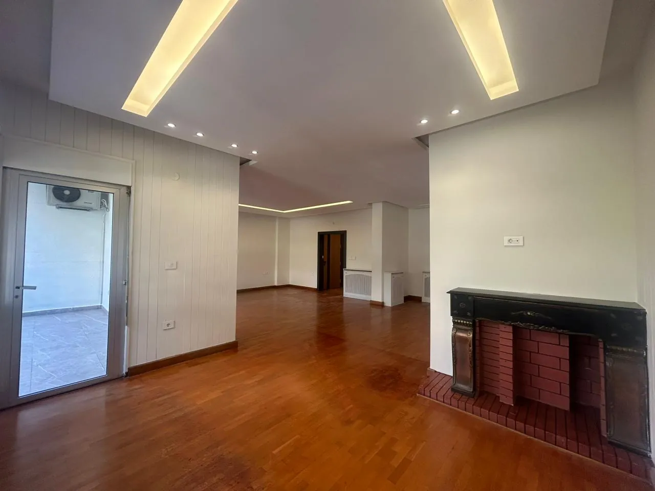 Renovated 3-Bedroom Apartment for Rent In Badaro — الصورة 3