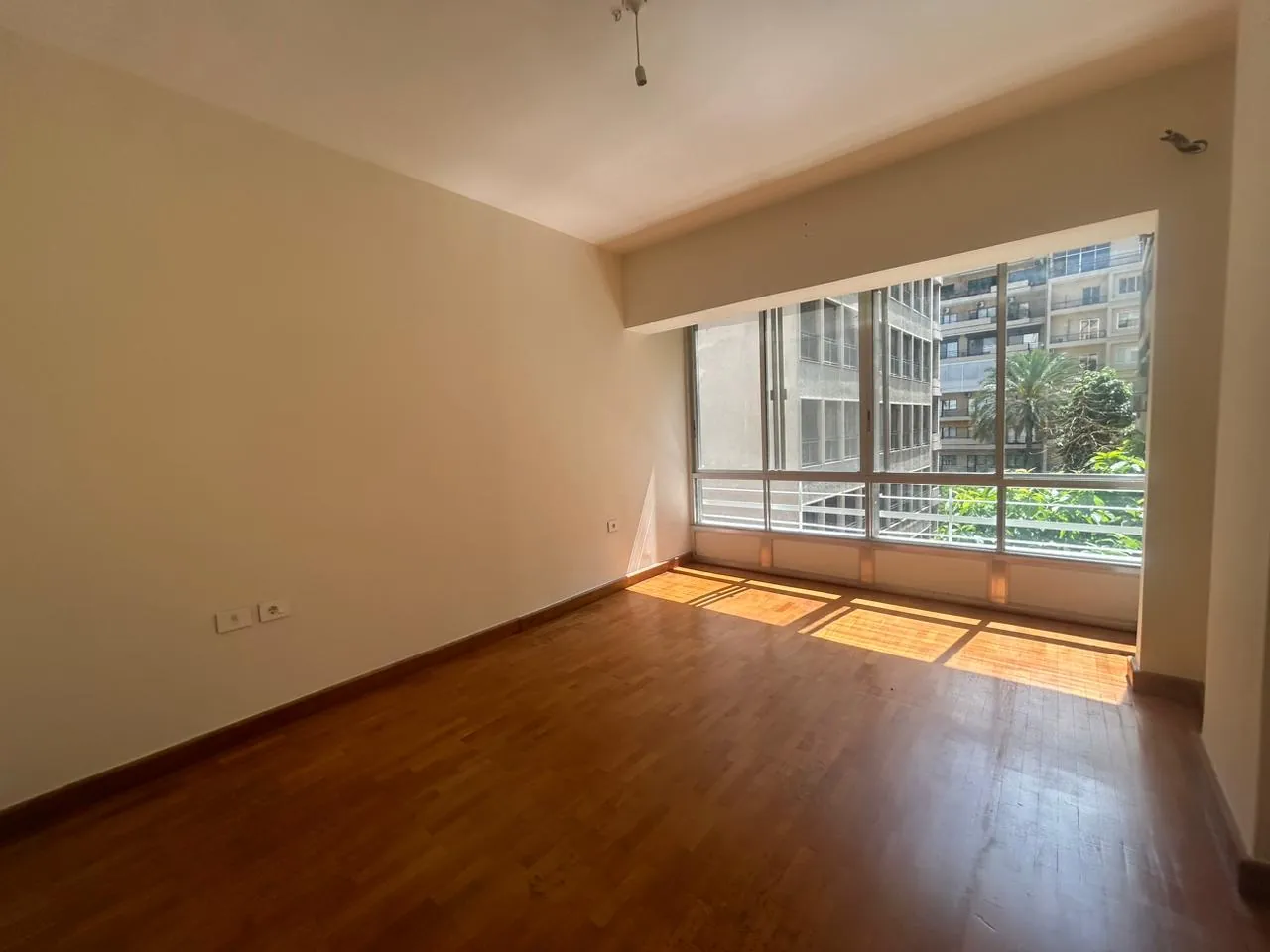 Renovated 3-Bedroom Apartment for Rent In Badaro — الصورة 6