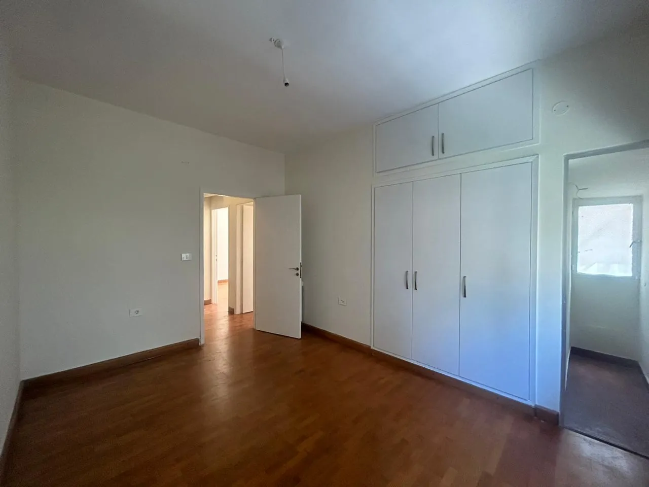 Renovated 3-Bedroom Apartment for Rent In Badaro — الصورة 7