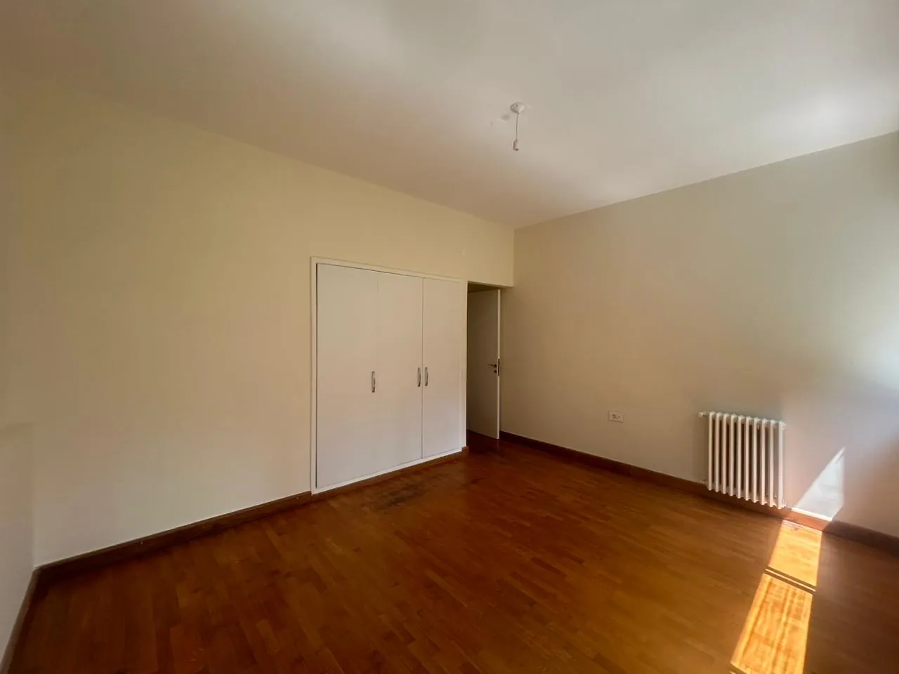 Renovated 3-Bedroom Apartment for Rent In Badaro — الصورة 8