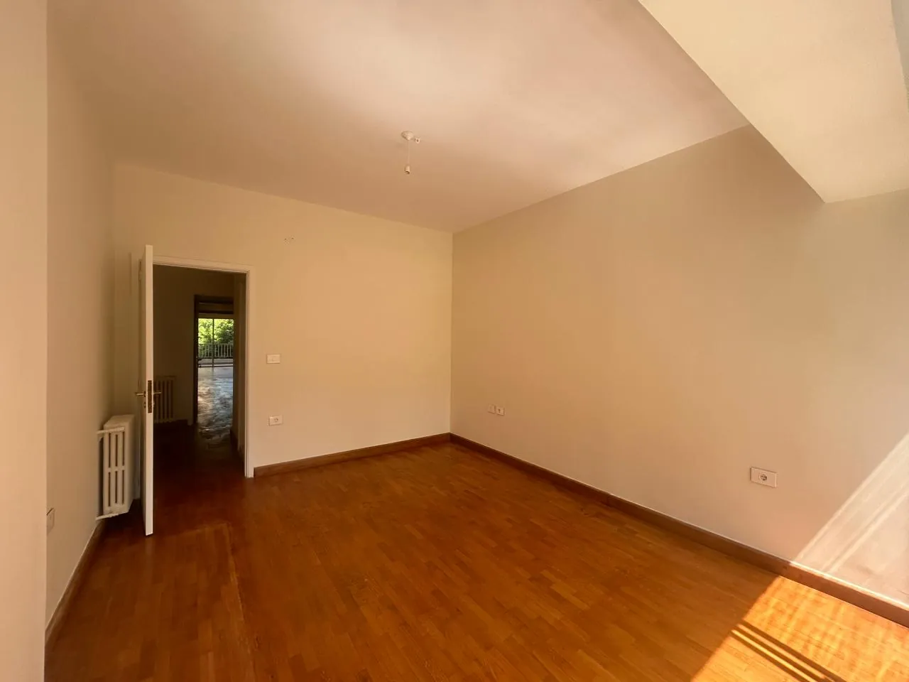 Renovated 3-Bedroom Apartment for Rent In Badaro — الصورة 9