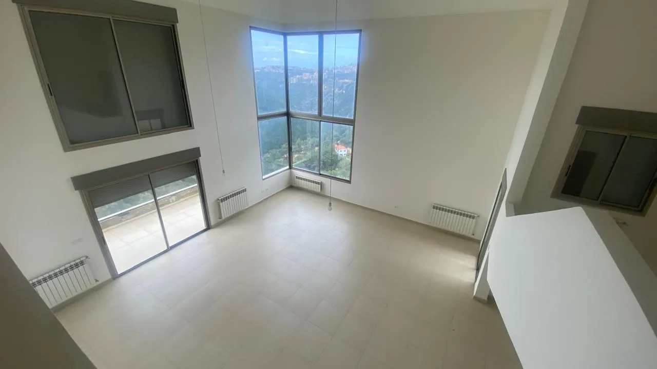 Brand New Triplex for Sale In A Calm Area in Zikrit — الصورة 2