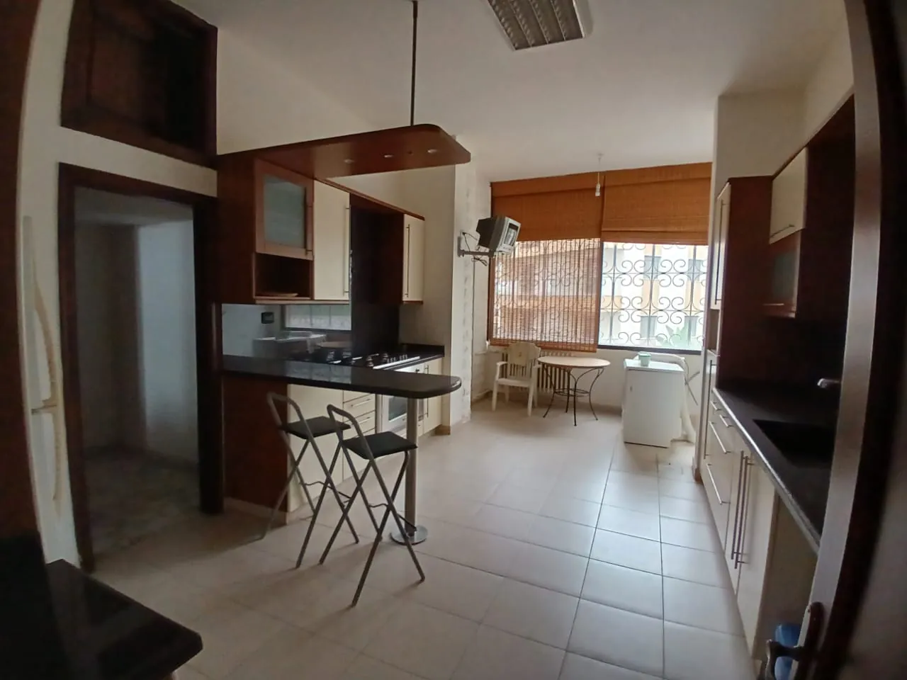 Spacious Furnished Apartment with Panoramic View For Rent in Biyada — الصورة 3