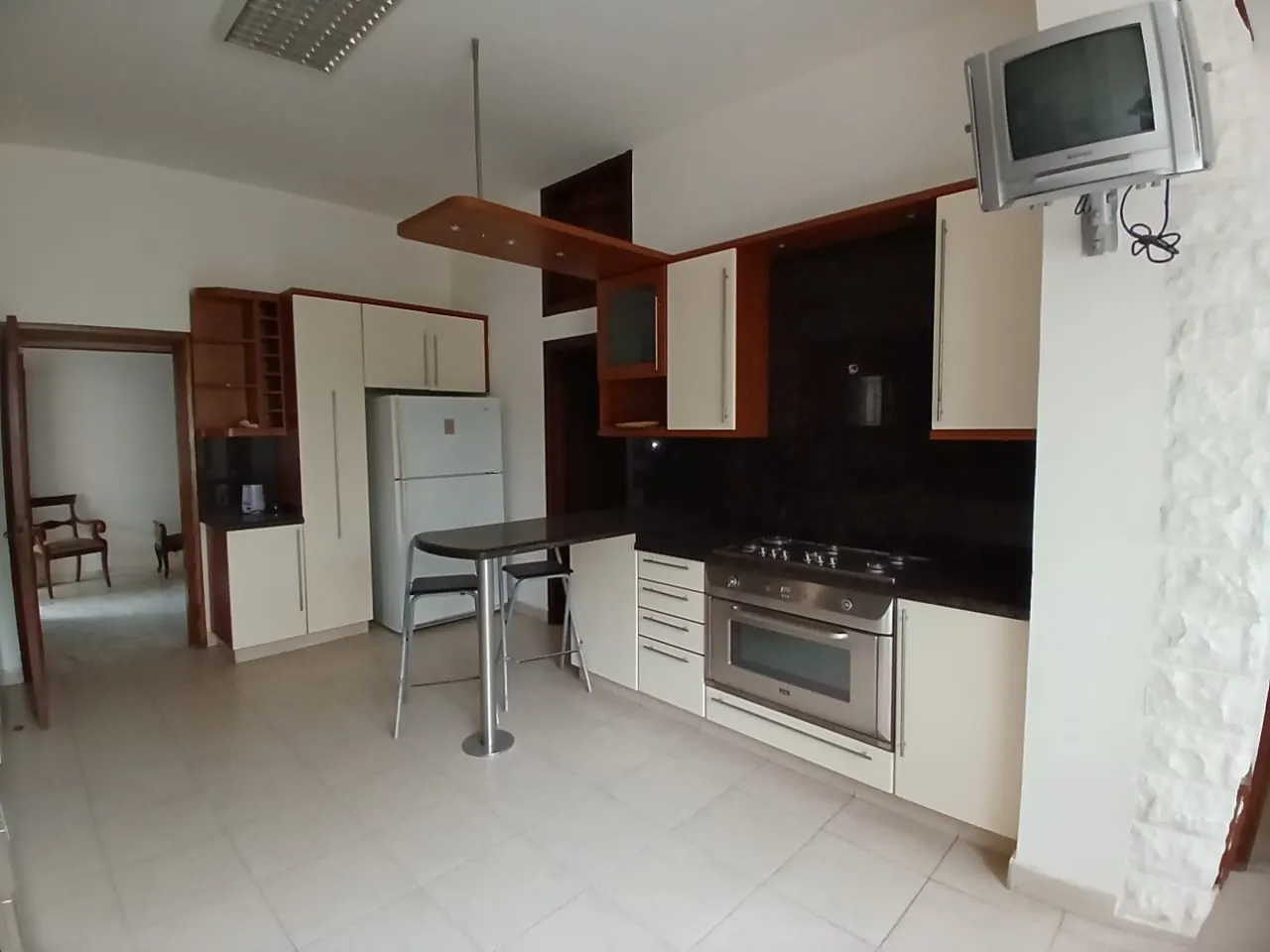 Spacious Furnished Apartment with Panoramic View For Rent in Biyada — الصورة 9