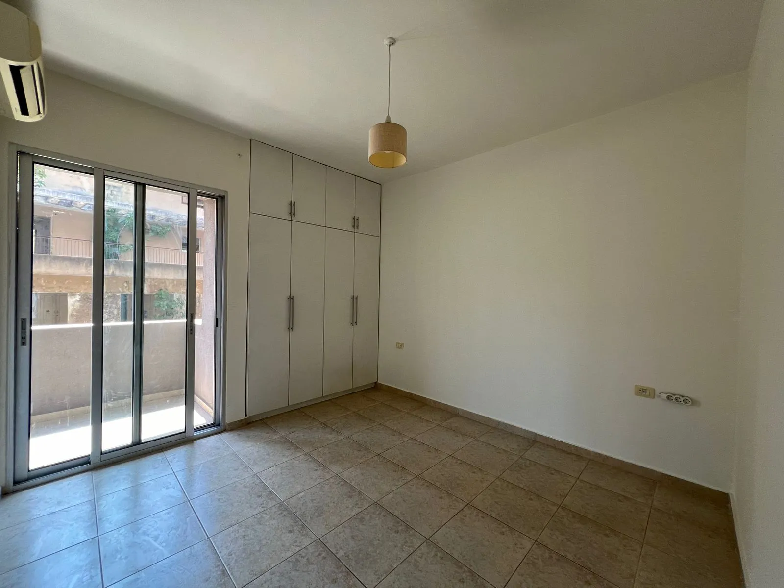 3-Bedroom Apartment for Rent In Sioufi, Achrafieh — الصورة 5