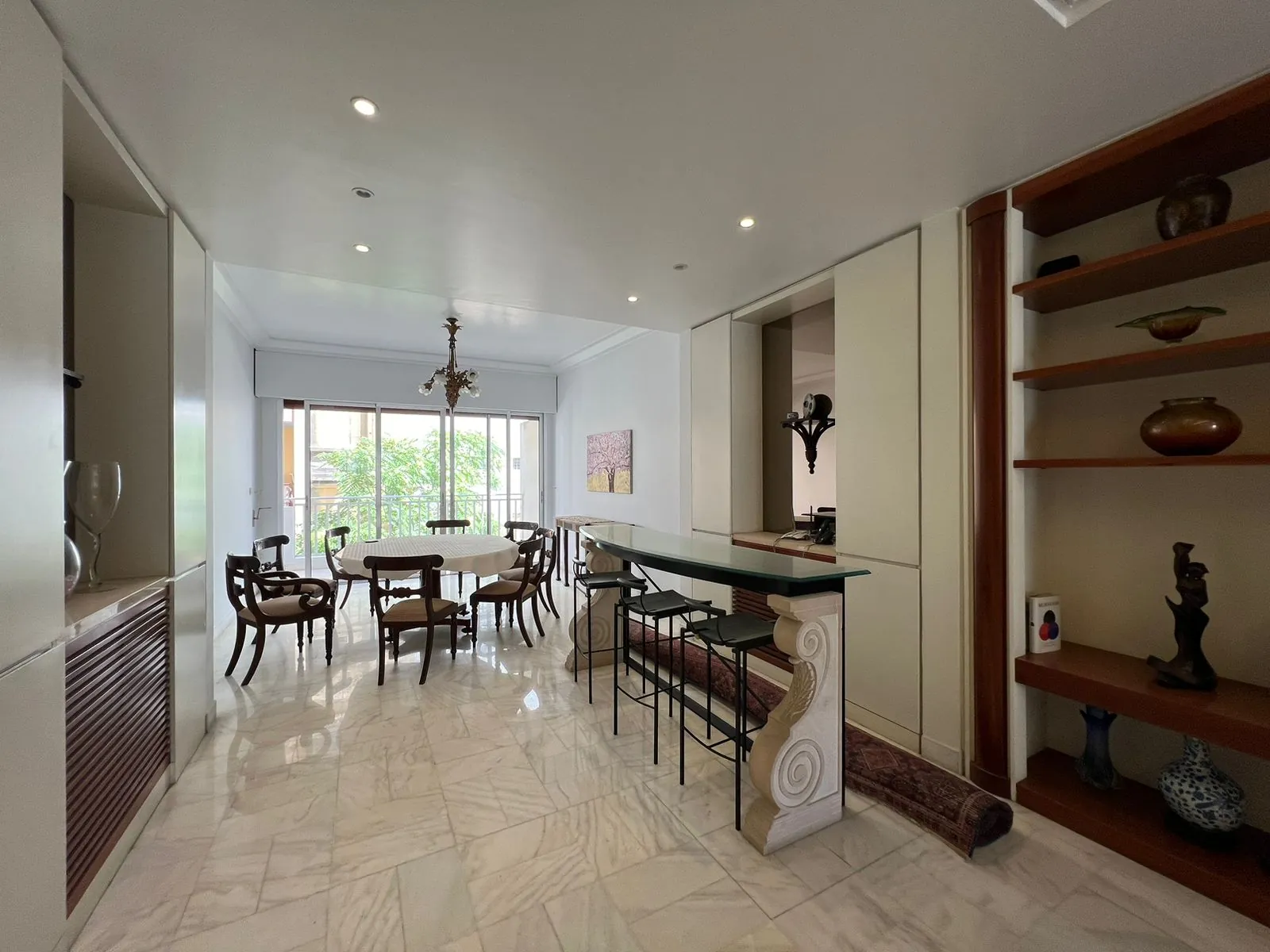 Furnished 2-Bedroom Apartment for Rent In Achrafieh, Carré D'or — الصورة 3