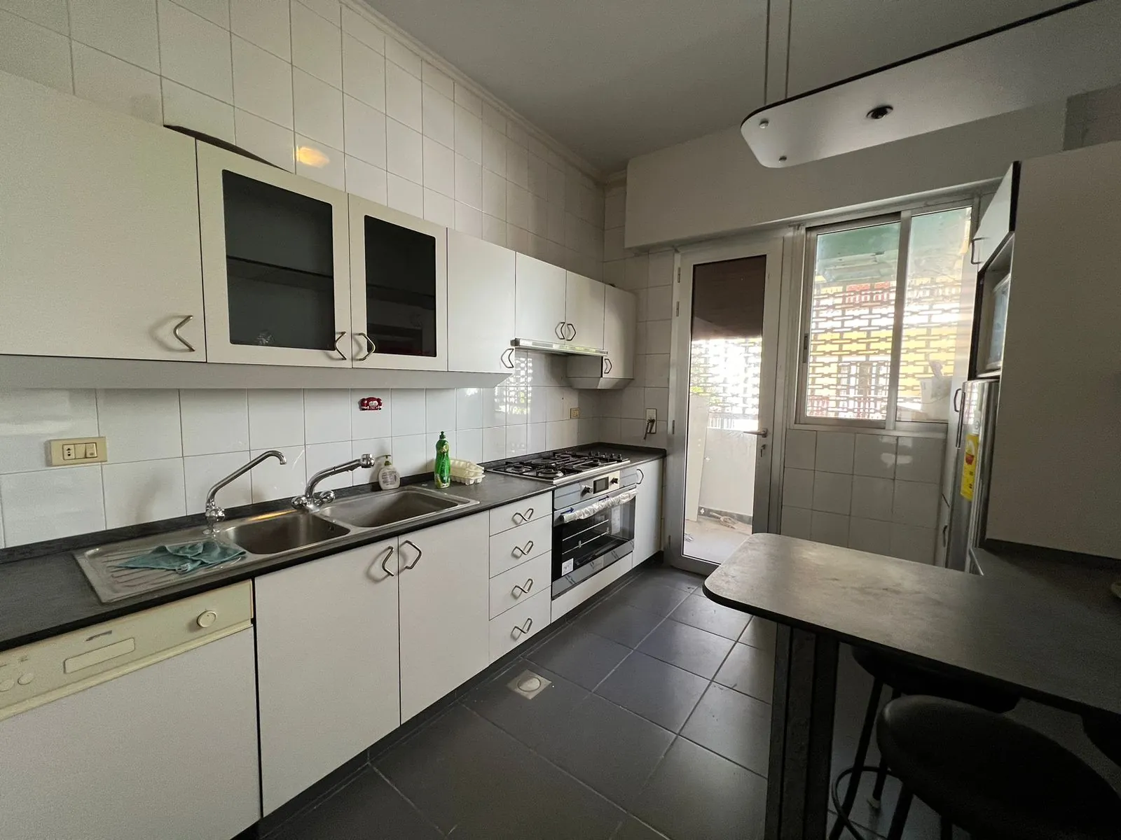 Furnished 2-Bedroom Apartment for Rent In Achrafieh, Carré D'or — الصورة 4