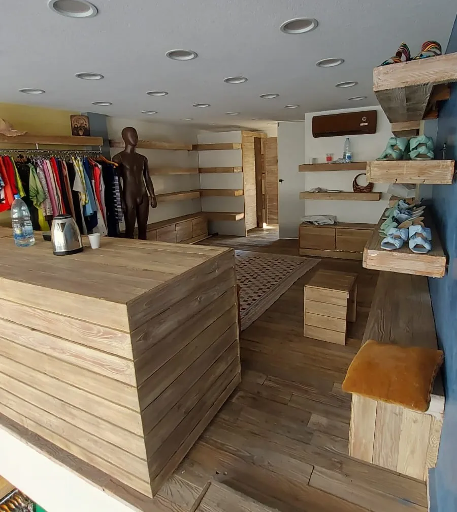 Shop for Rent In Jbeil In A Well Known Center — الصورة 2