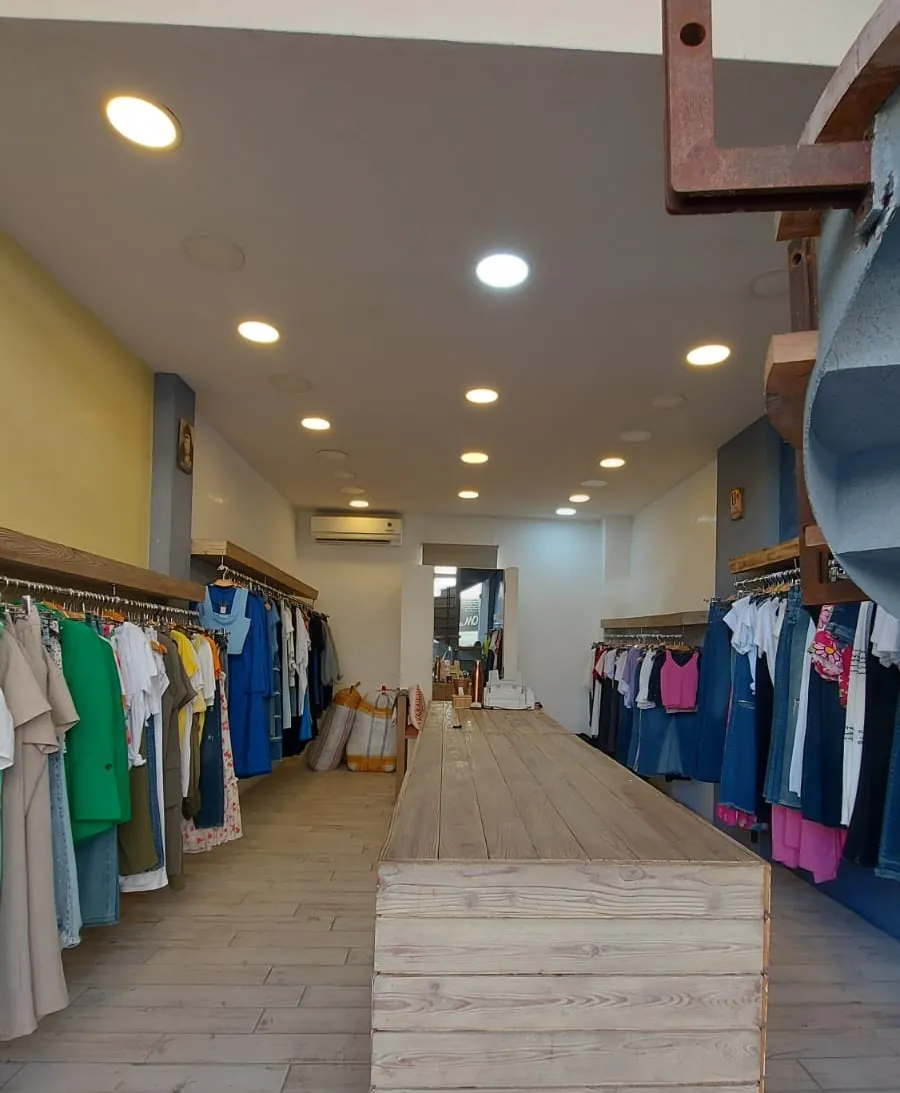 Shop for Rent In Jbeil In A Well Known Center — الصورة 3