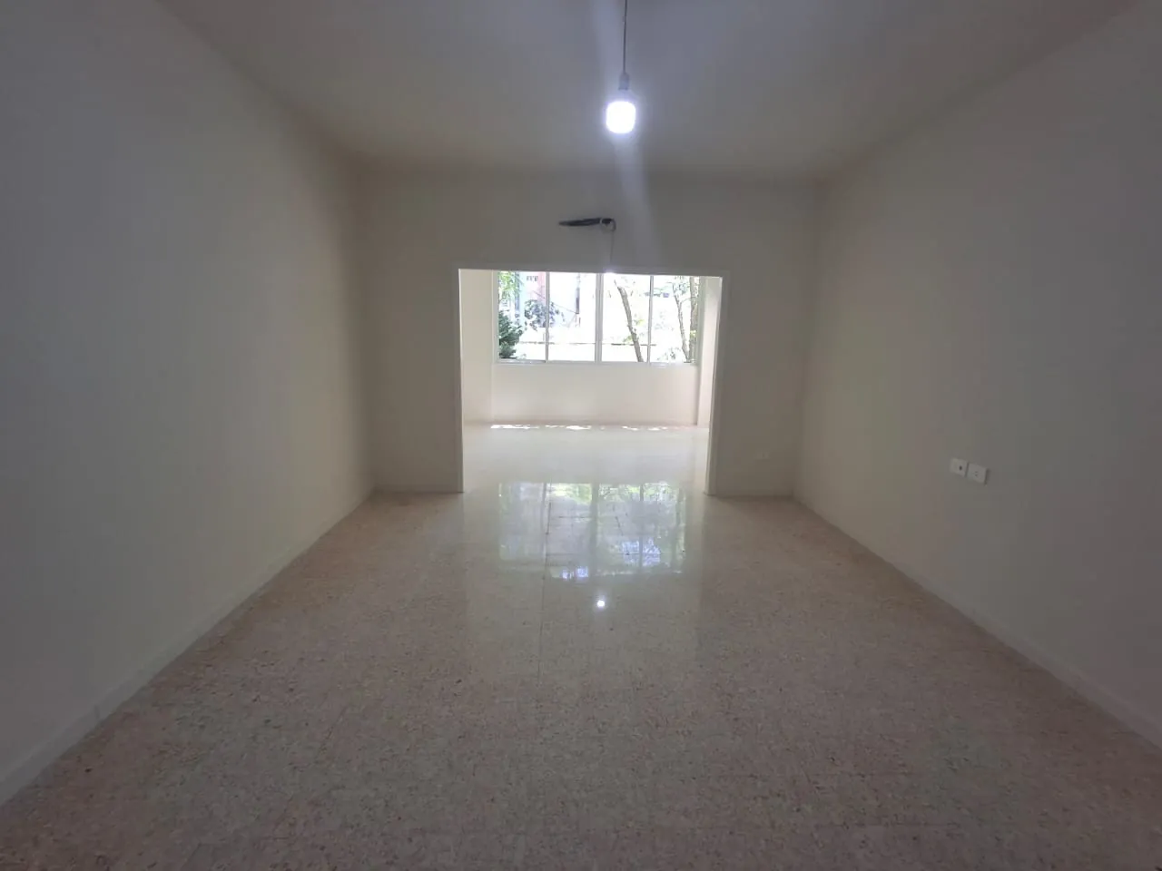 Bright 3-Bedroom Apartment for Rent In Gemmayze — الصورة 2
