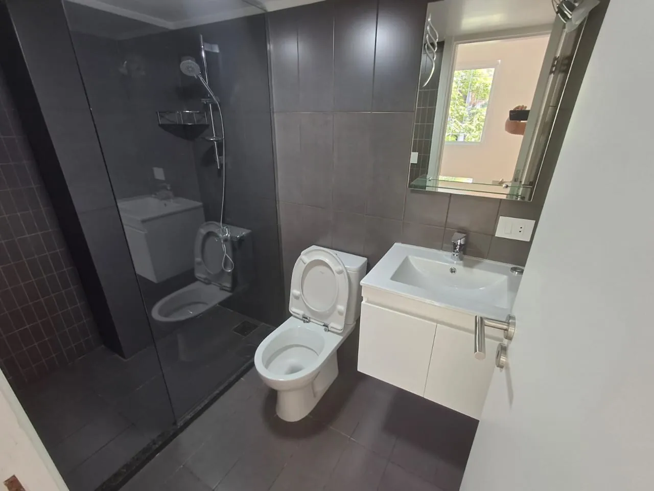 Bright 3-Bedroom Apartment for Rent In Gemmayze — الصورة 9